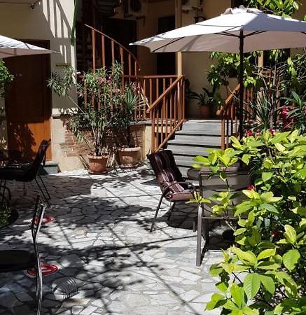 Danisimo Hotel Тбилиси Екстериор снимка