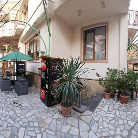 Danisimo Hotel Тбилиси Екстериор снимка