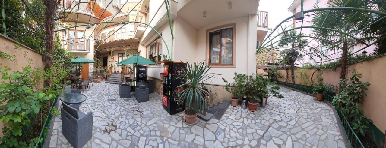 Danisimo Hotel Тбилиси Екстериор снимка
