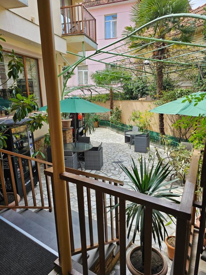 Danisimo Hotel Тбилиси Екстериор снимка