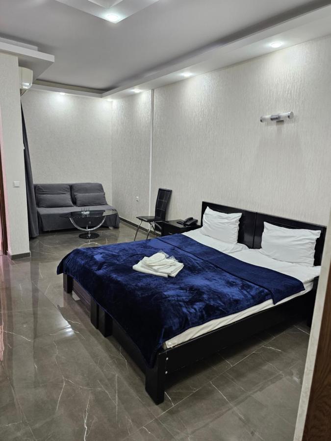 Danisimo Hotel Тбилиси Стая снимка