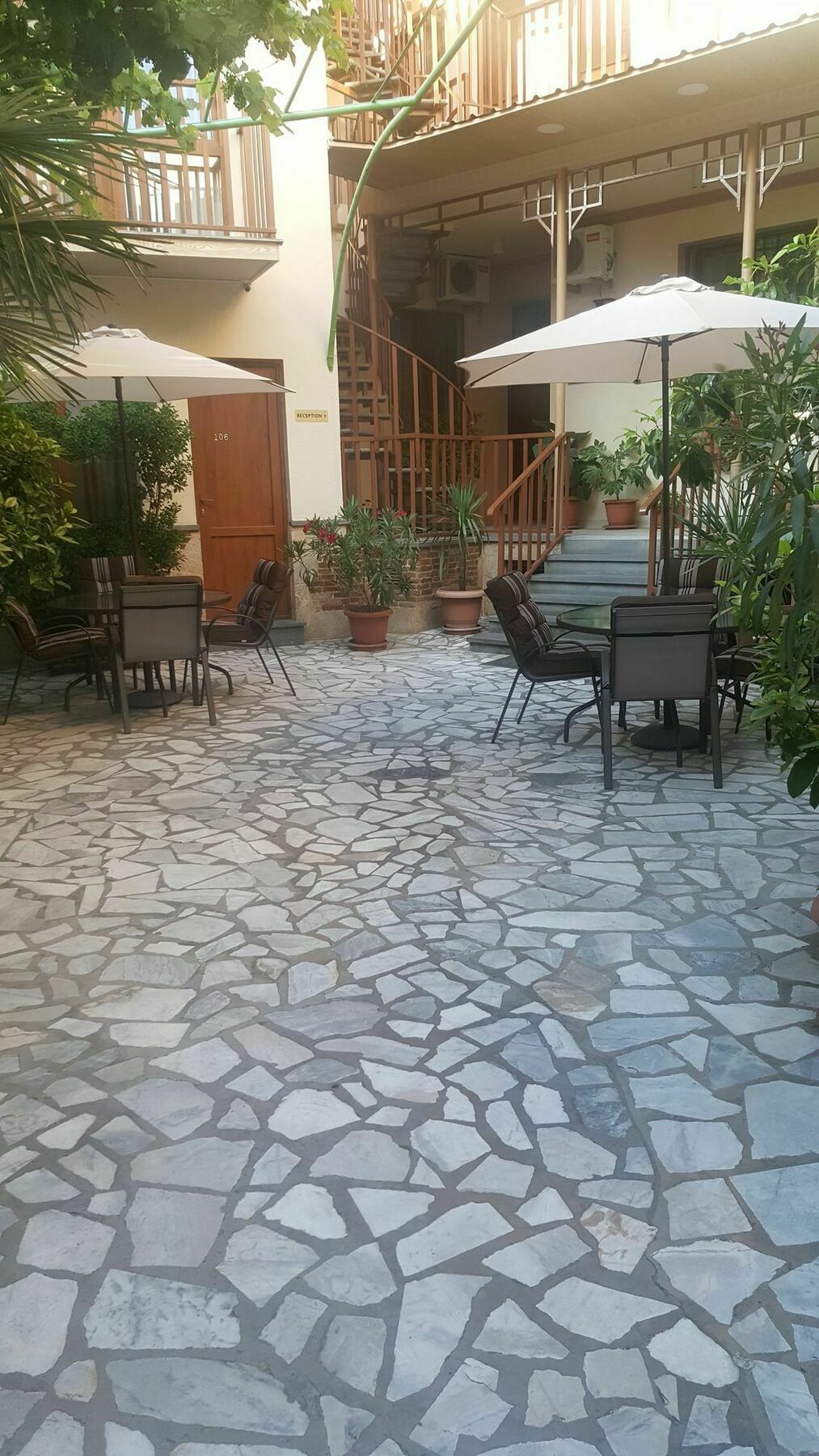 Danisimo Hotel Тбилиси Екстериор снимка